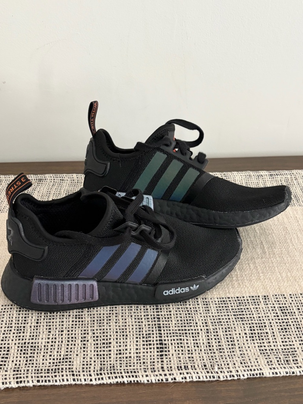 Adidas NMD R1 Iridescent size US 5